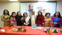 ৮০তম জন্মদিনে ফুলেল শুভেচ্ছায় অভিষিক্ত সাংবাদিক মনজুর আহমদ