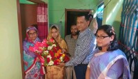 মেডিকেলে চান্স পাওয়া দরিদ্র নাজিরার পাশে বগুড়ার জেলা প্রশাসক- সাইফুল ইসলাম