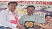 ভারতে কবি সম্মেলনে শ্রেষ্ঠ কবির সম্মাননা পেলেন কবি আককাস