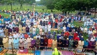 কিশোরগঞ্জের ঐতিহাসিক শোলাকিয়ায় মুসলিম উম্মাহর শান্তি-সমৃদ্ধি কামনায় মোনাজাত।