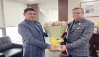 নব নির্বাচিত রাষ্ট্রপতি মো: সাহাবুদ্দিন’র সাথে লেখক সাংবাদিক শিব্বীর আহমেদ’র শুভেচ্ছা বিনিময়