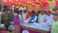 শাজাহানপুরের আমরুলে ৩শ অসহায় পরিবারের মাঝে ঈদ উপহার বিতরণ