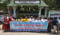 আদমদীঘিতে নিরাপদ সড়কের দাবিতে মানববন্ধন