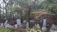 সেন্টমার্টিন ও টেকনাফে চলছে ঘূর্ণিঝড় মোখার তাণ্ডব