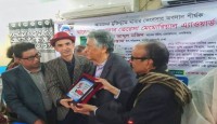 মাদার তেরেসা মেমোরিয়াল আ্যওয়ার্ড পেলেন সাংবাদিক ও চলচ্চিত্র গবেষক বিপ্লব