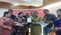 বঙ্গবন্ধু সম্মাননা স্মারক পদক পেলেন ফোবানার সাবেক চেয়ারপার্সন জাকারিয়া চৌধুরী