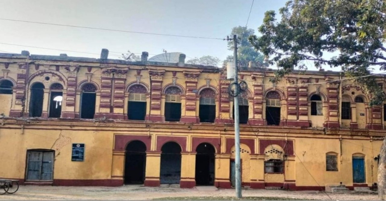 ঠাকুরগাঁওয়ের হরিপুর রাজবাড়িটি সংস্কার হচ্ছে