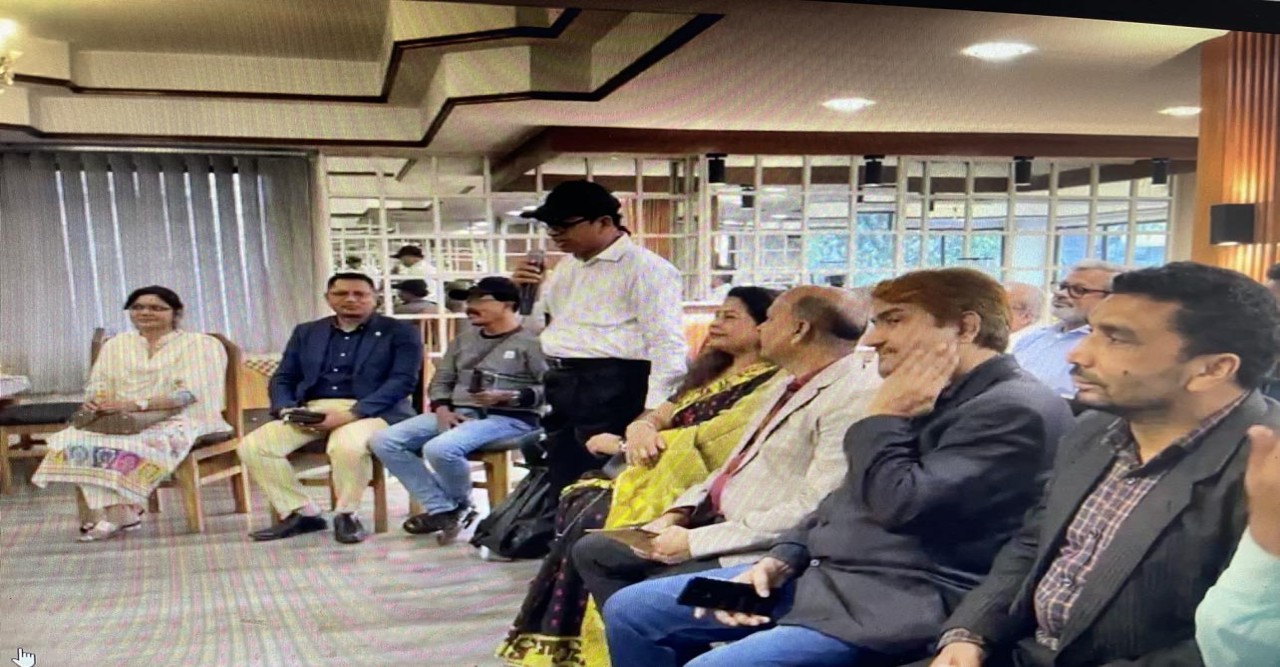 ফেব্রুয়ারি যুবরাজ চৌধুরী রোকেয়া হায়দার আয়োজিত বিশেষ সংবর্ধনায় বক্তব্য রাখছেন জনাব মোকলেস
