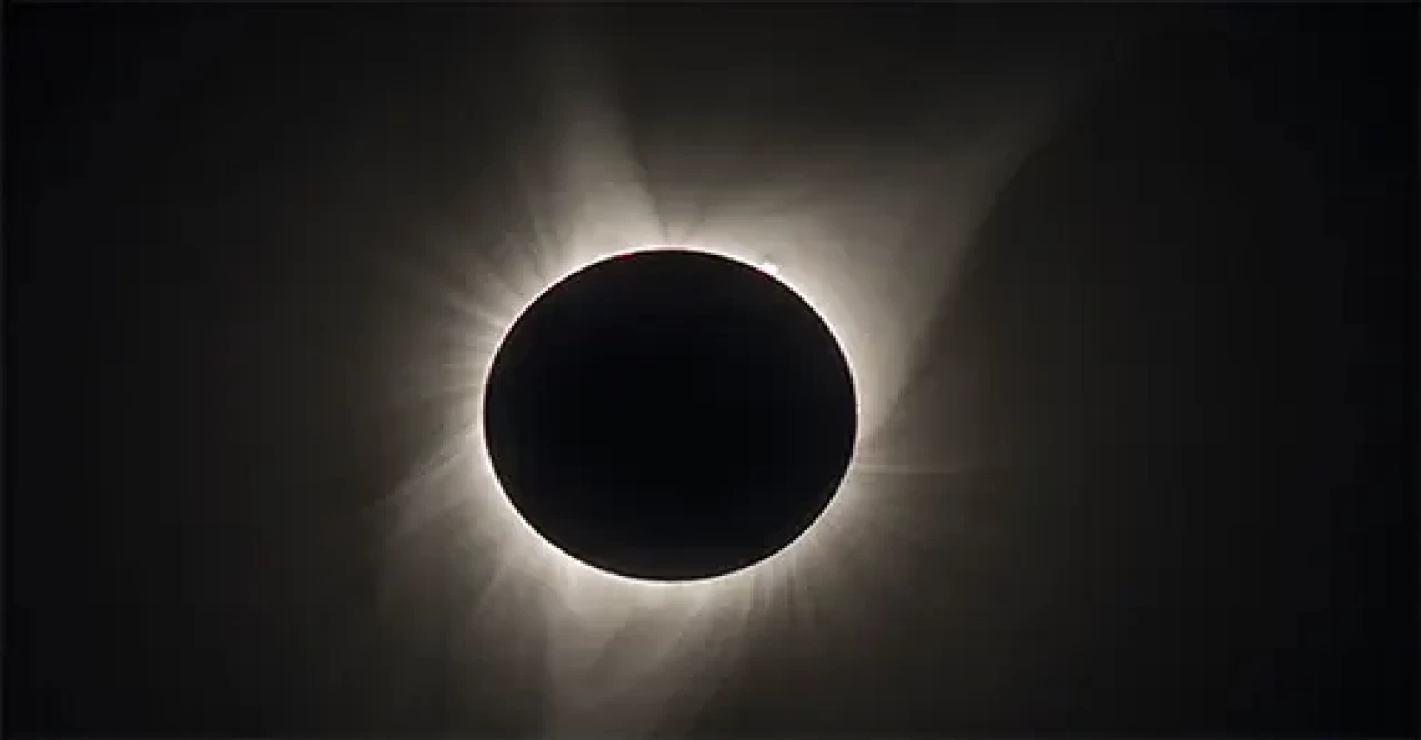 বিরল এক সূর্যগ্রহণের সাক্ষী হতে যাচ্ছে বিশ্ব