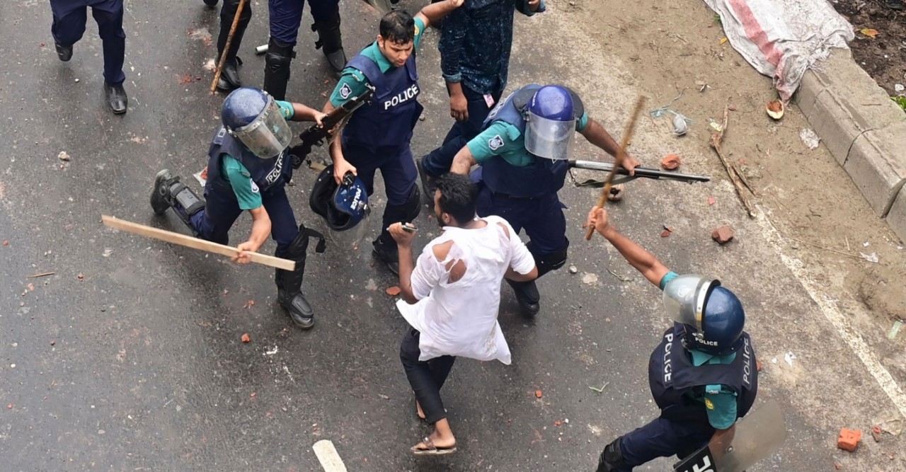 বিক্ষোভকারীদের ওপর বেআইনি বলপ্রয়োগ অবিলম্বে বন্ধ করতে হবে: অ্যামনেস্টি