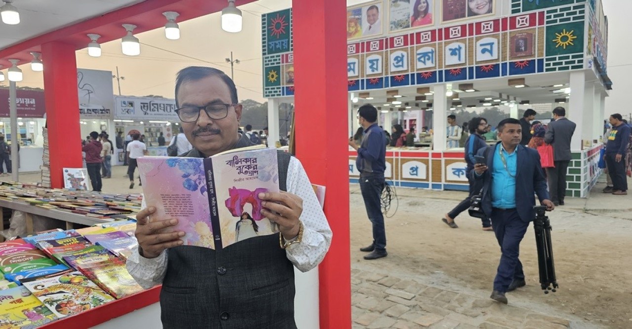 ‘বালিকার বুকের ঘ্রাণ’ উপন্যাস পাওয়া যাচ্ছে বইমেলার সময় প্রকাশন প্যাভিলিয়নে