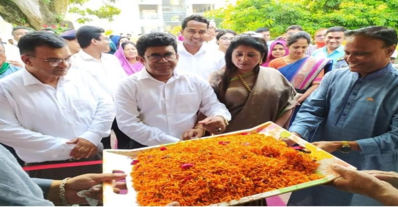 খানসামায় পরিদর্শন ও মতবিনিময় সভা করলেন বিভাগীয় কমিশনার হাবিবুর রহমান