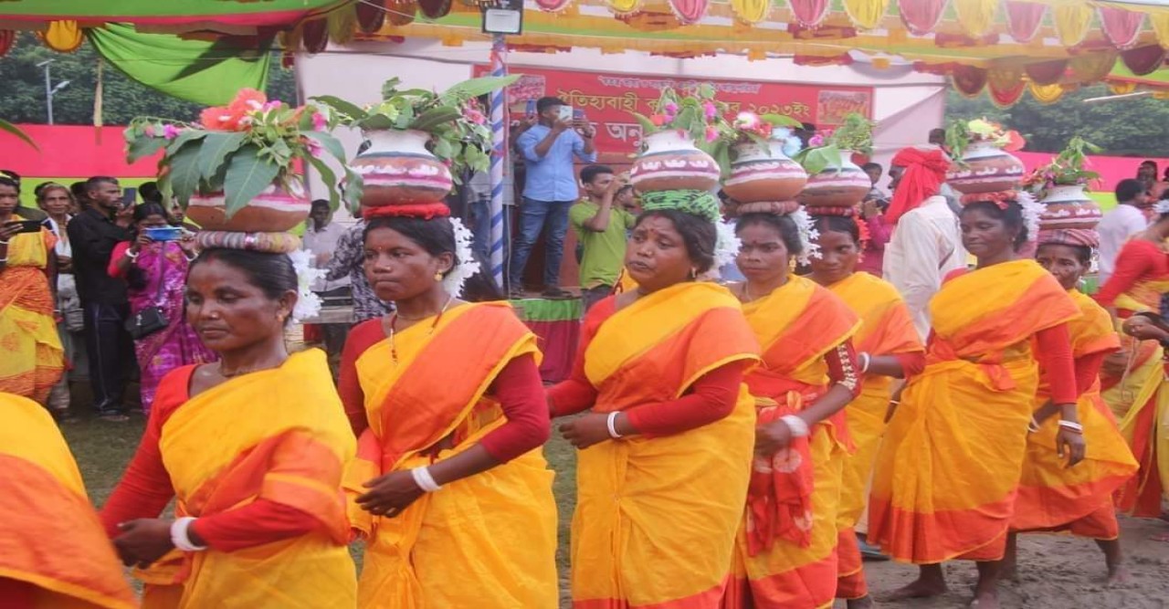 নওগাঁয় কারাম উৎসবে মাতোয়ারা ক্ষুদ্র জাতিসত্তার মানুষ