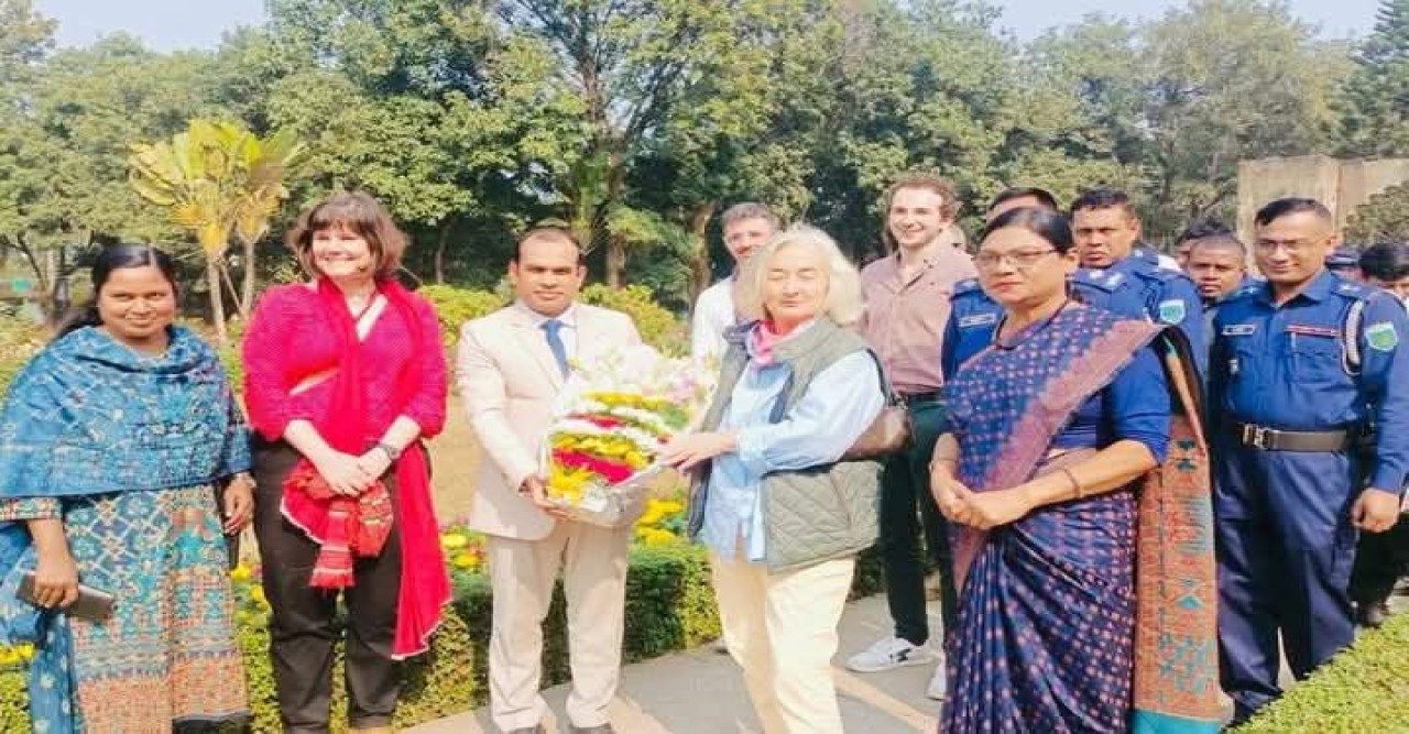 ফরাসি রাষ্ট্রদূত মারি ম্যাসদুপিন মহাস্থানগড় পরিদর্শন করলেন
