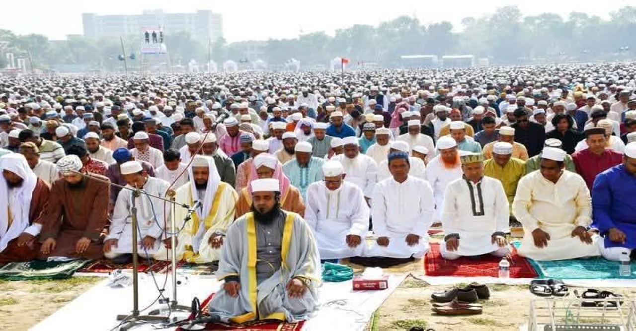 দেশের  অন্যতম সর্ববৃহৎ ঈদগাহ গোর-এ শহীদে ঈদের জামাত অনুষ্ঠিত