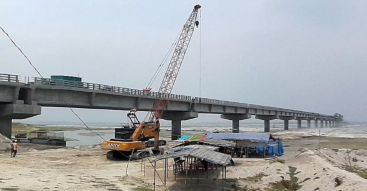 গাইবান্ধা ও কুড়িগ্রামবাসির স্বপ্নের তিস্তা সেতুর নির্মাণ কাজ দ্রুত এগিয়ে যাচ্ছে।