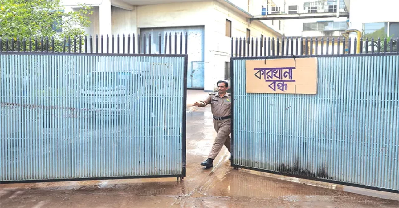 থমথমে গাজীপুর-আশুলিয়া শতাধিক পোশাক কারখানা বন্ধ