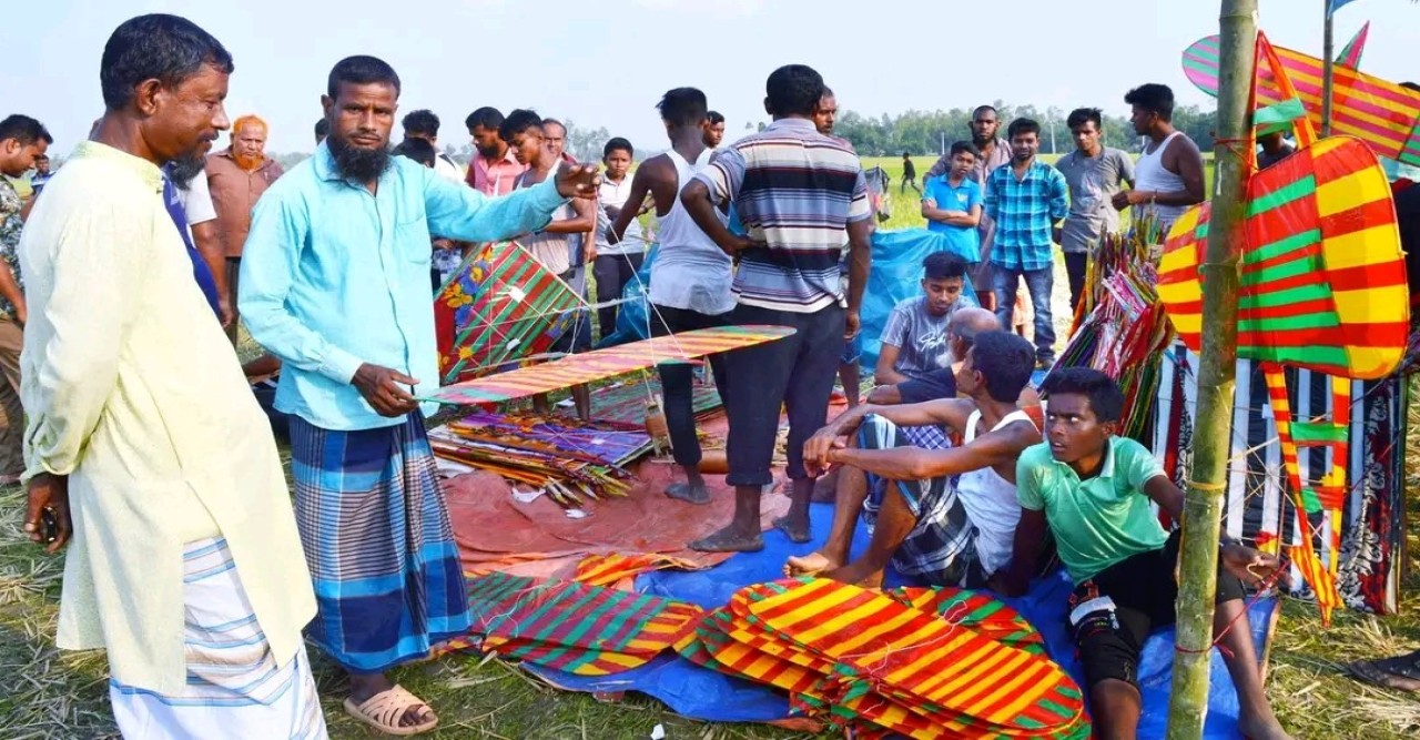 বগুড়ার ঐতিহ্যবাহী দারিয়াল গ্রামে চারশ বছরের পুরোনো ঘুড়ির মেলা