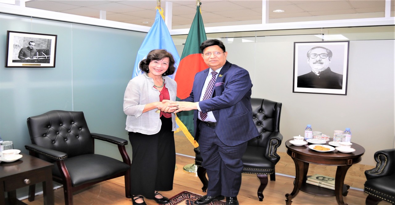 Foreign Minister Momen urges UN Special Envoy to enhance her engagements to address the  root causes of Rohingya crisis