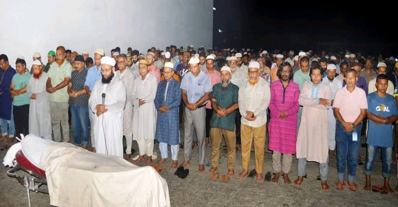 বগুড়ায় সড়ক দুর্ঘটনায় নিহত সাংবাদিক রিপনের দাফন সম্পন্ন