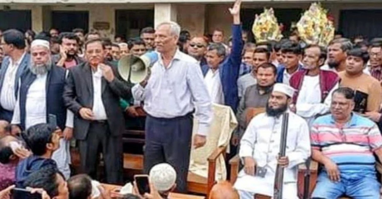অস্ত্র নিয়ে সমাবেশে শাহজাহান ওমর, শোকজ ইসির