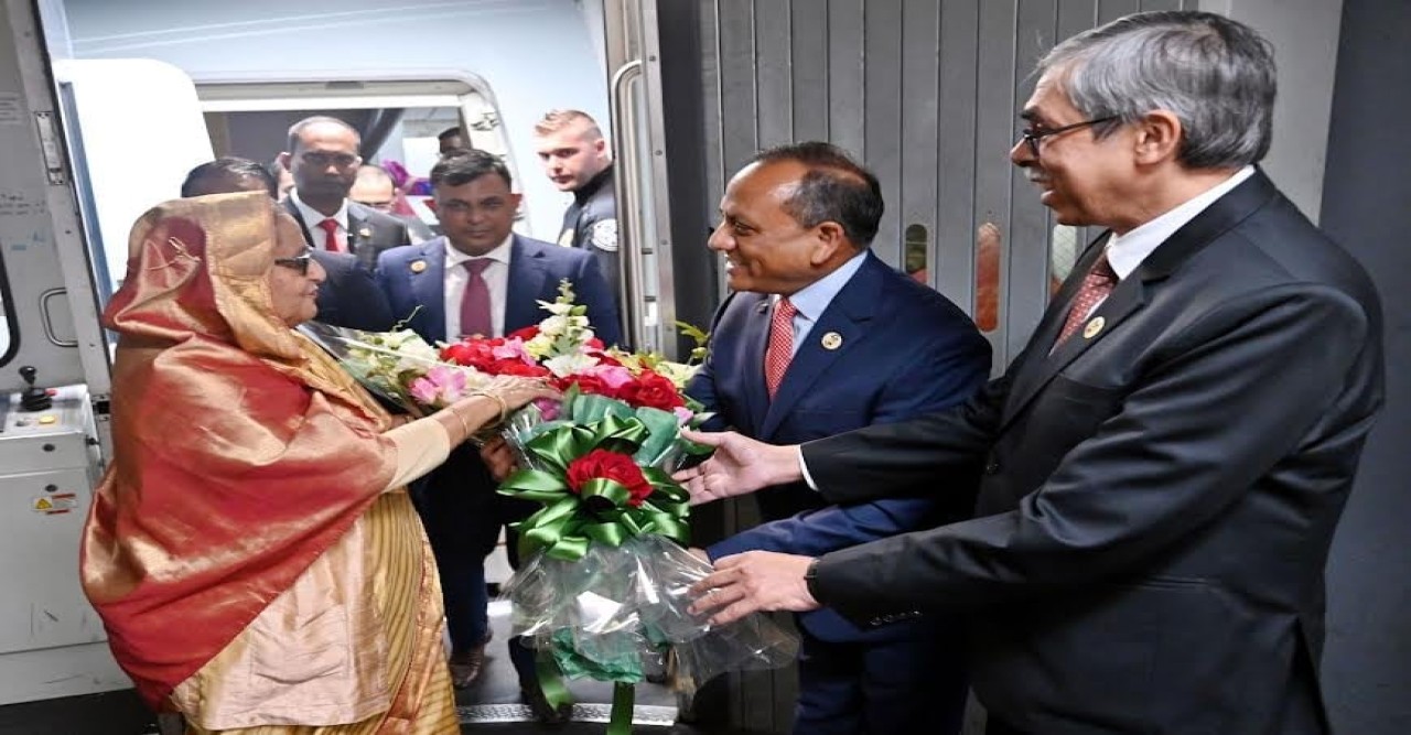 প্রধানমন্ত্রী  শেখ হাসিনা  নিউইয়র্ক পৌঁছেছেন