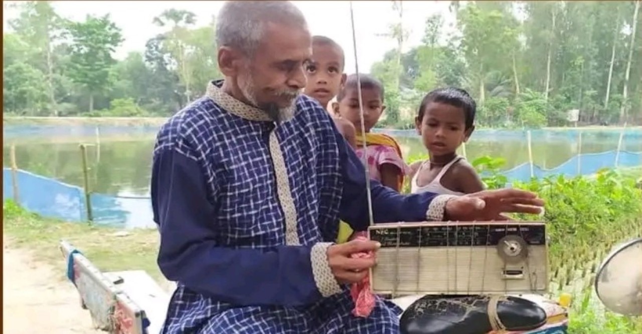 পাঁচ বিঘা জমি বেচে রেডিও  কিনেছিলেন প্রায় ৫৭ বছর আগে