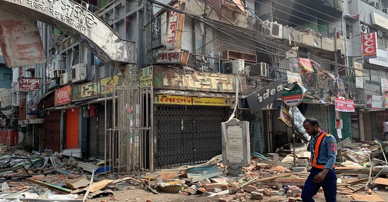 ঢাকায় ভবনে বিস্ফোরণ আওয়ামী লীগ নেতার হাতে ভবনের ‘নিয়ন্ত্রণ’