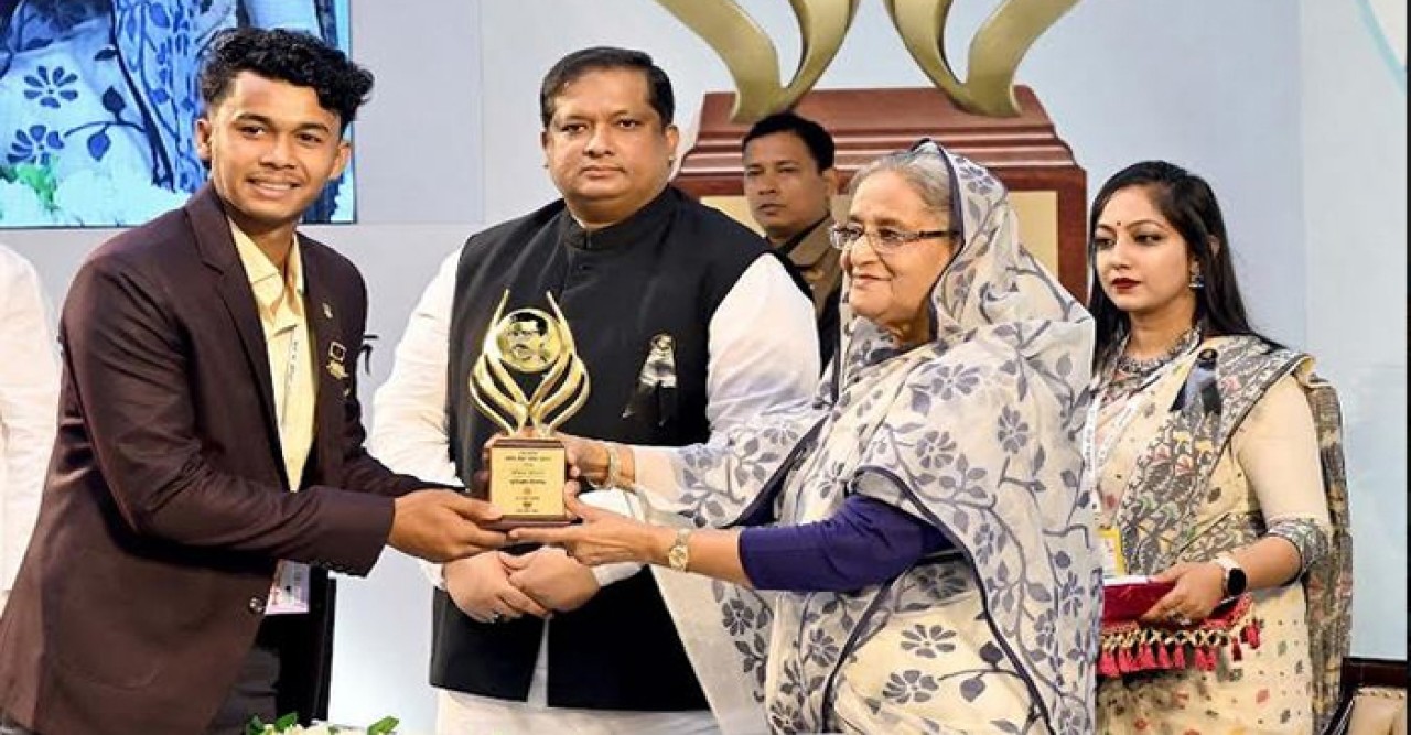 শেখ কামাল জাতীয় ক্রীড়া পরিষদ পুরস্কার দিলেন প্রধানমন্ত্রী