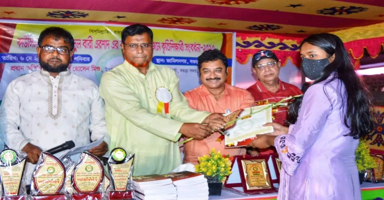 বগুড়ায় কৃতি শিক্ষার্থীদের সংবর্ধনা
