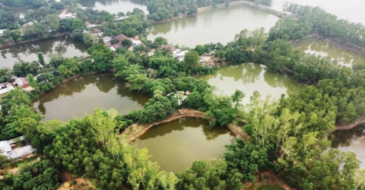 এক পুকুরে দুইবার গোসল করবেন না বলে কাটা হয় ৩৬৫ পুকুর