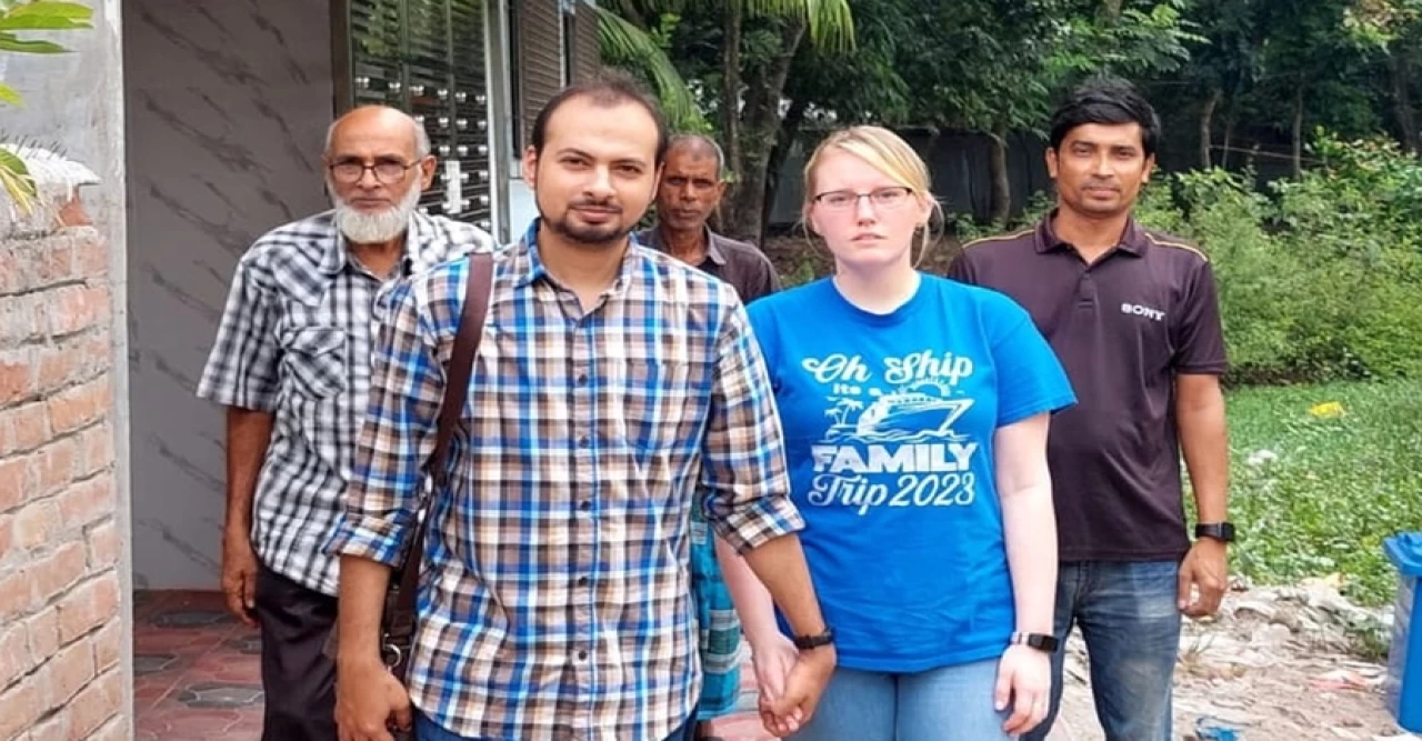 প্রেমের টানে আমেরিকান তরুণী পাবনায়