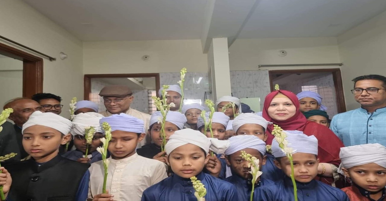 ভালোবাসা দিবসে পরিবারবঞ্চিত শিশুদের  ভালোবাসা জানালেন তথ্যমন্ত্রী