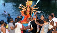 প্রতিমা বিসর্জনের মধ্য দিয়ে শেষ হলো বগুড়ায় শারদীয় দুর্গোৎসব